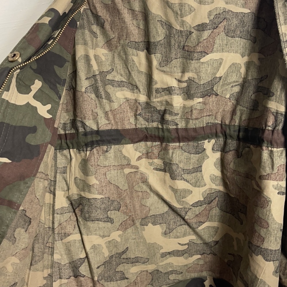Women’s camo vest size medium - Picture 15 of 16